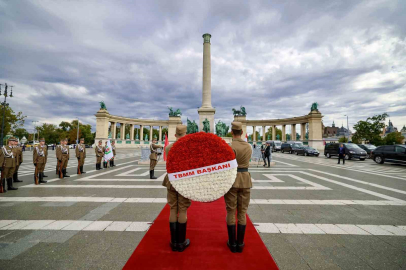 TBMM Başkanı Kurtulmuş, Budapeşte’deki Meçhul Asker Anıtı’na çelenk bıraktı