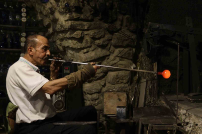 "2016 Dünya El Sanatları Kenti" ünvanlı El Halil’de tarihi atölyeler can çekişiyor