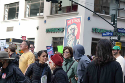 New York’ta on binlerce kişi "Krallara Hayır" protestolarında Trump yönetimini eleştirdi