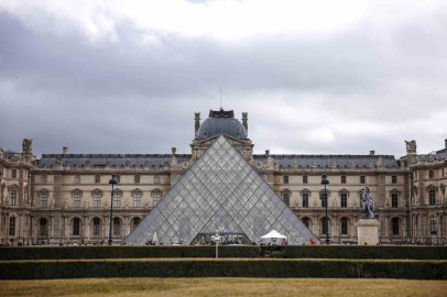 Louvre Müzesi’nde 88 milyon dolarlık soygunun ardından "100 kameralık" ekstra önlem
