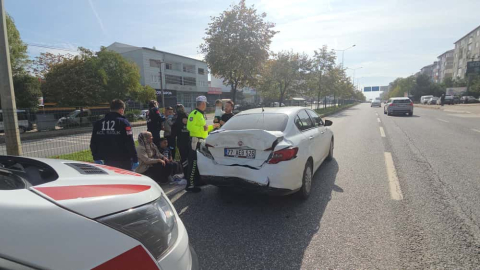 Orhangazi’de faciadan dönüldü: Tırın çarptığı otomobil metrelerce sürüklendi
