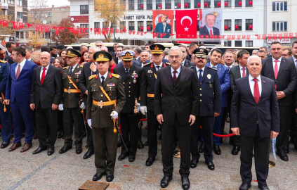 Bursa Valisi Ayyıldız: "Cumhuriyetin 102. kuruluş yıl dönümünü coşku ve gururla yaşıyoruz"
