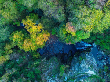 Sudüşen Şelalesi’nde sonbahar güzelliği