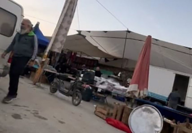 Pazarda uyuşturucu satarken yakalandı