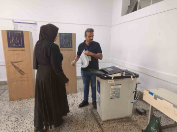 Irak halkı parlamento seçimi için sandık başında