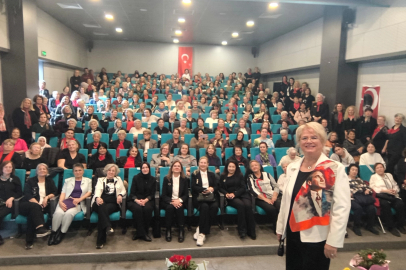 Kadınlar Atatürk’ü Sevdiği Şarkılarla Andı