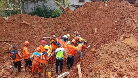Endonezya’daki toprak kaymasında can kaybı 16’ya yükseldi