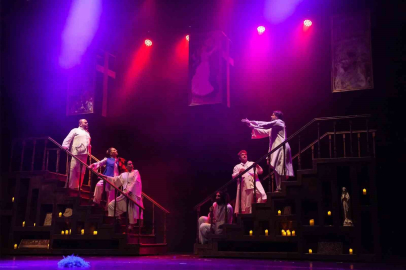 Şehir tiyatrosu perdesini öğretmenler için ücretsiz açıyor