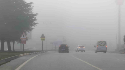 İnegöl’de etkili sis, görüş mesafesini 10 metreye düşürdü