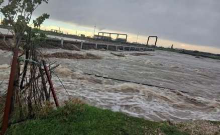 Ayvacık’ta aşırı yağış nedeniyle Tuzla Çayı taştı, tarım arazileri sular altında kaldı
