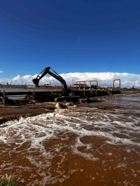 Ayvacık’ta taşan çay için çalışmalar devam ediyor