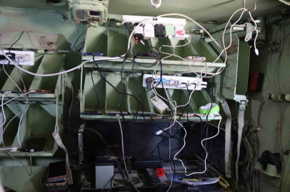 Filistinli genç, İsrail zırhlı aracını şarj istasyonuna çevirdi