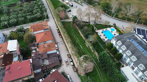 Papa ziyaret etti, sit alanındaki arsalar değerlendi