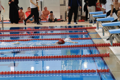 İBB’den Dünya Engelliler Günü'nde Anlamlı Yüzme Etkinliği