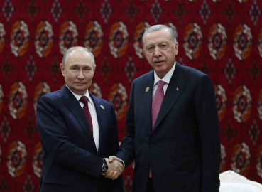 Cumhurbaşkanı Recep Tayyip Erdoğan ile Rusya Devlet Başkanı Vladimir Putin’in Aşkabat’taki görüşmesi başladı.