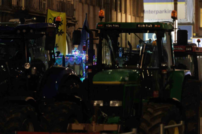 Avrupalı çiftçilerden AB zirvesinin yapıldığı Brüksel’de traktörlü protesto