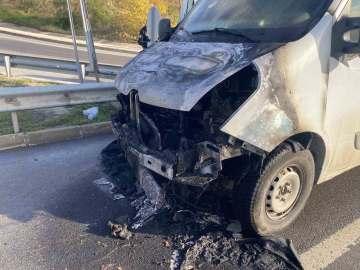 Bursa’da minibüs yangını: BUSKİ Ekipleri yangının büyümesini önledi