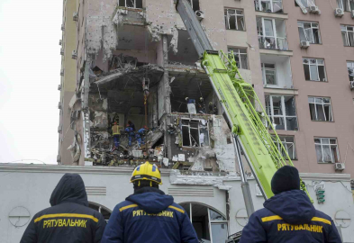 Rusya, Zelenskiy-Trump görüşmesi öncesinde Ukrayna’yı vurdu: 1 ölü, 30 yaralı