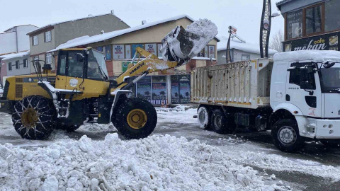 Karlıova’da karla mücadele çalışmaları başladı