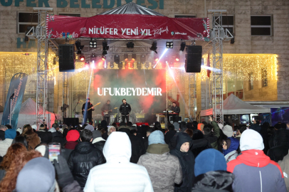 Nilüferliler 2026’yı Cumhuriyet Meydanı’nda Karşıladı