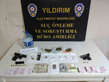 Polis pizzacı kılığına girdi, "Baron abla" lakaplı torbacı kadını yakaladı