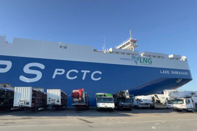 Avrupa’da Bir İlk: Otomobil Taşıyıcı Gemi Kıyı Elektriğine Bağlandı