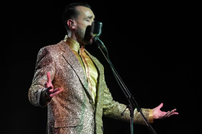 Bursa'da Cem Adrian Rüzgarı Esecek!