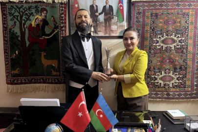 Dünyaca Ünlü Yazar Akif Manaf’a Anlamlı Ödül: “Barış Sanatı Ödülü”