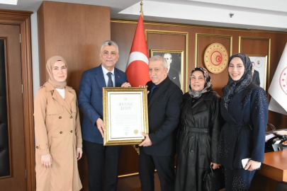 Ücret almayan esnafa Bakan Bolat'tan “Ahi Esnaf Beratı”