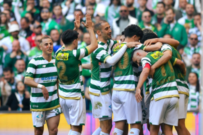 Bursaspor 1. Lig’e yükseldi... Bursa'da 5 gollü zafer!