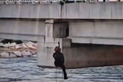 Bursa'da köprü altında can pazarı! Ayaklarından asılı kalan güvercinler için seferber oldular