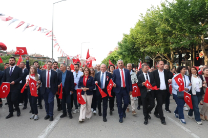 Nilüfer’de Binler Cumhuriyet İçin Yürüdü