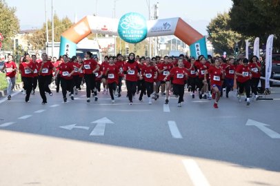 Nilüfer’de Bin 749 Öğrenci Cumhuriyet İçin Koştu