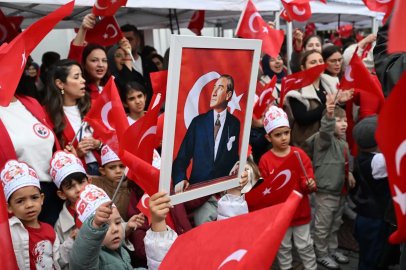 Manisa'da çocukların Cumhuriyet ve bayram sevinci